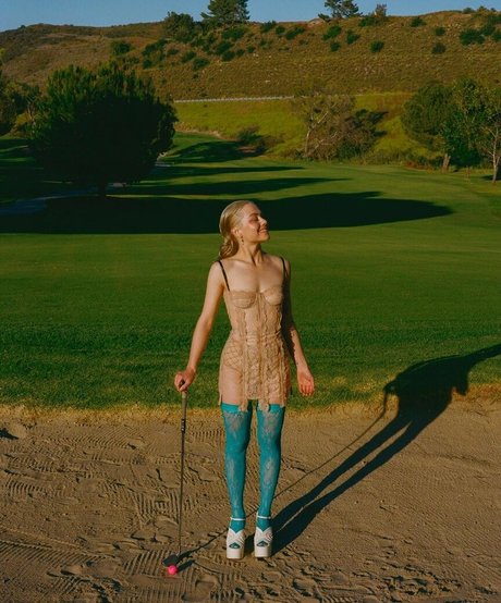 Phoebe Bridgers nude model image