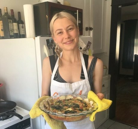 Phoebe Bridgers best star picture