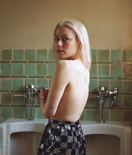 Phoebe Bridgers high quality star photos