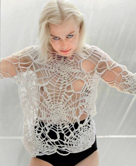 Phoebe Bridgers model nude pictures