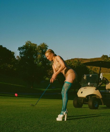 Phoebe Bridgers pornstar adult pic