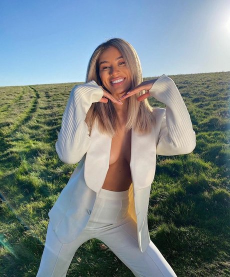 Montana Brown hot pornstar pics