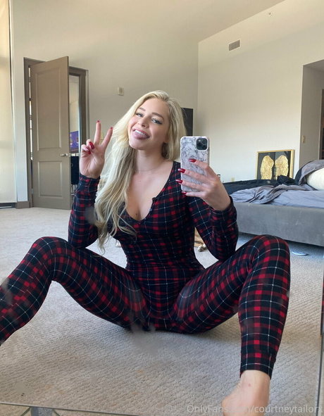 Courtney Taylor star top images