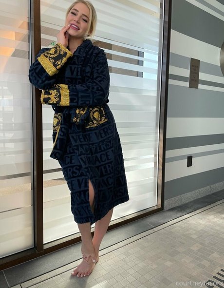 Courtney Taylor star nudes pictures