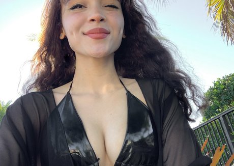 Ashleyrqe star erotic pics