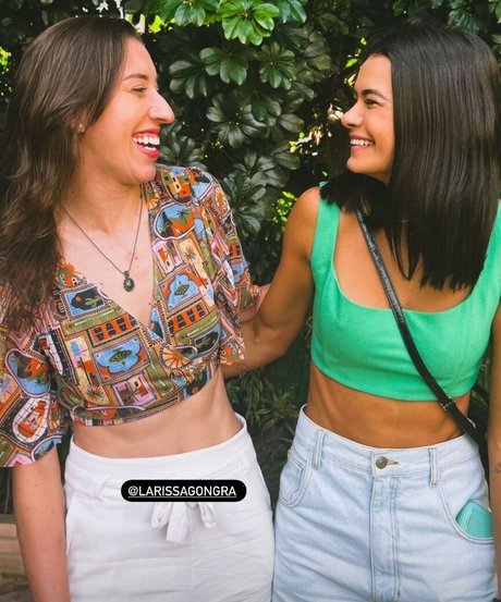 Lara Nobre naked model photos