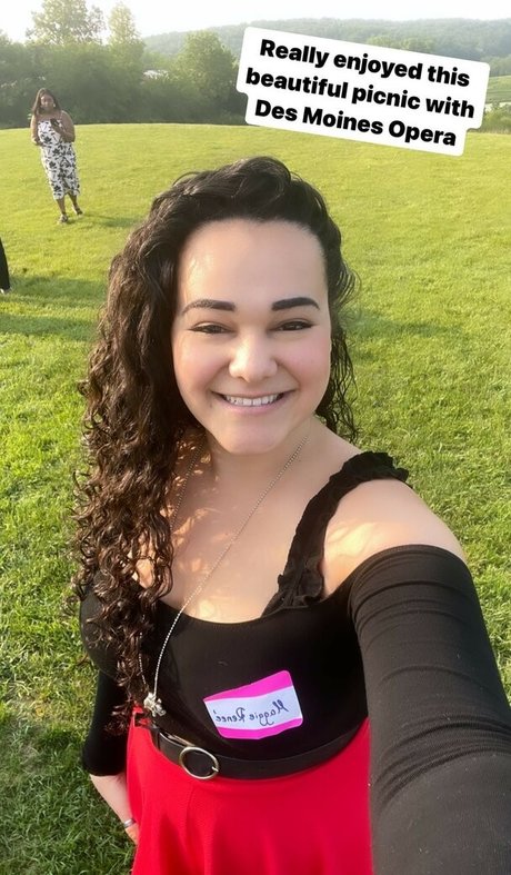 Maggie Renee pornstar pretty images