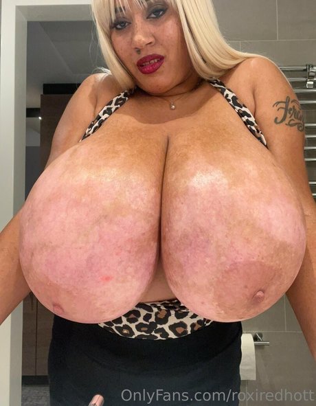 roxiredhott star beautiful image