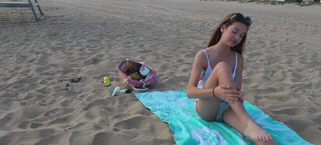 Amanda Steele erotic actress img