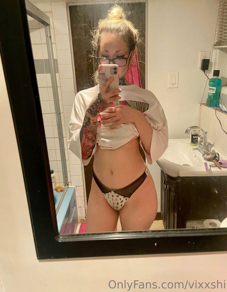 vixxshi nude pornstar images