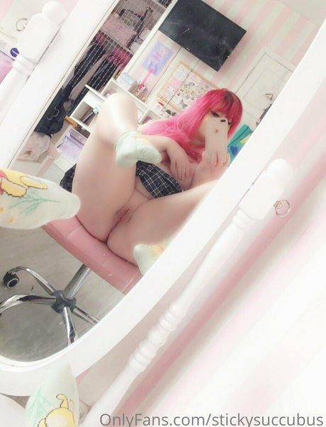 maplesyrps model high quality pictures