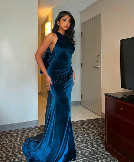 Maitreyi Ramakrishnan star hot img