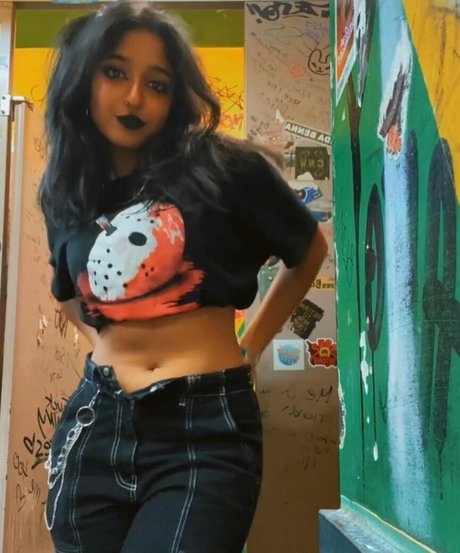 Maitreyi Ramakrishnan sexy star pictures