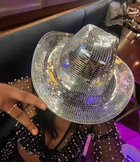 Maitreyi Ramakrishnan star pretty pics