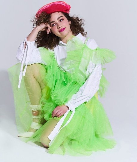 Mary Mouser pornstar beautiful images