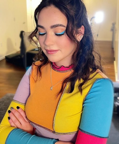Mary Mouser model best img