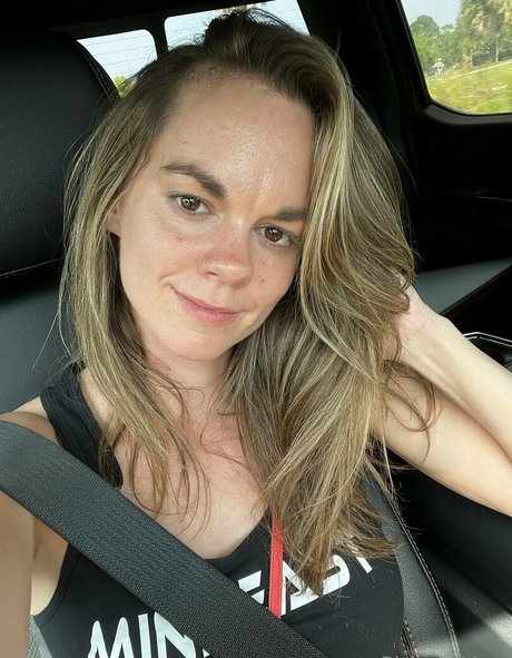 chloe mae beautiful model picture