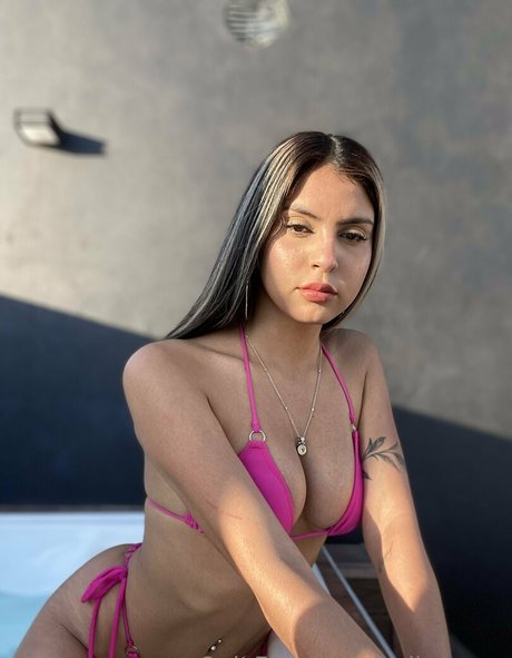 bellaray xo pornographic model pic