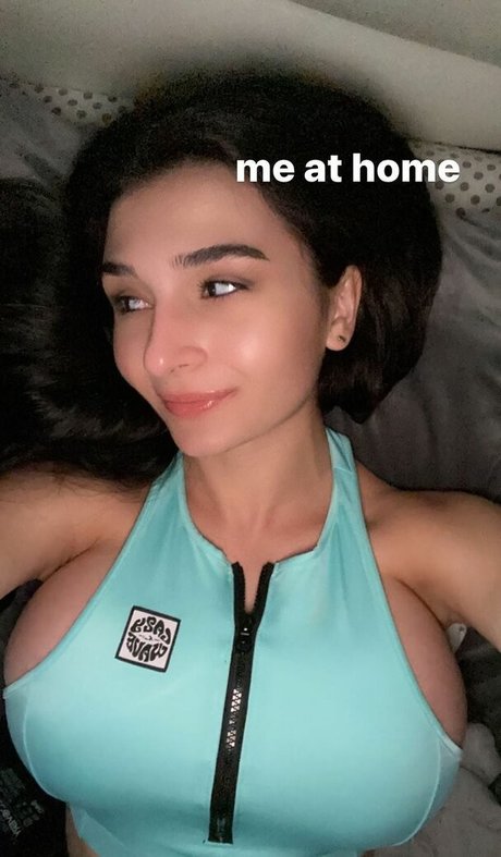 Molly Kazi model hd pic