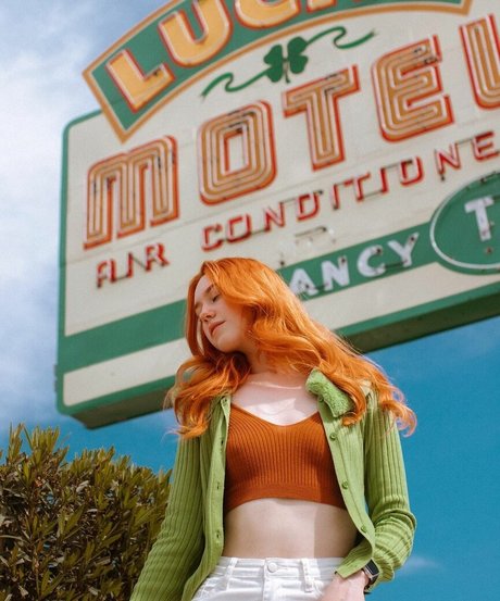 Ana Saia nude star images