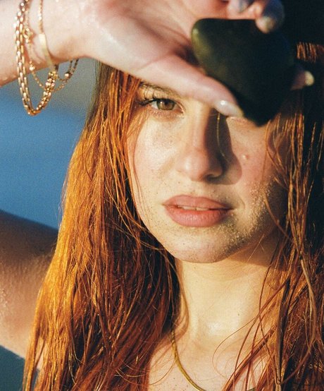 Beatriz Braz sexy star img