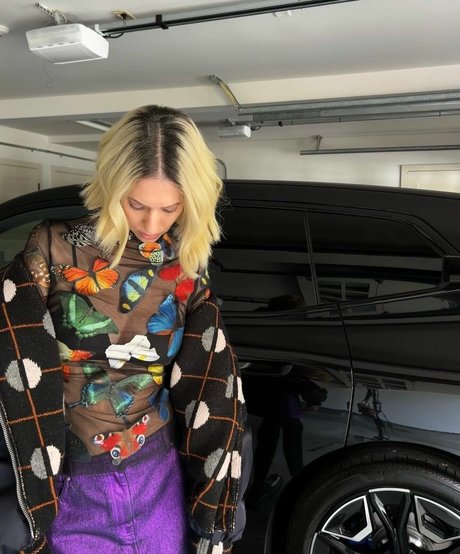 Hila Klein star high quality galleries