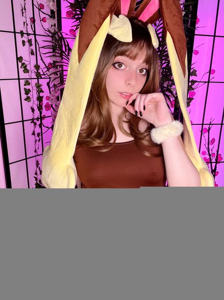 MayvisAlyce sexy actress photos