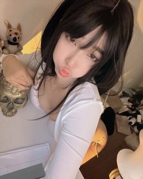 Emiliabear hot pornstar pictures