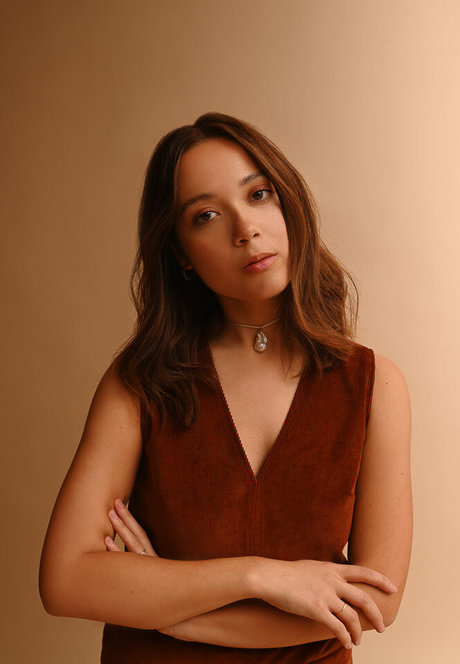 Laufey Lin model art pictures