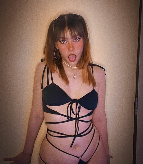 Moji3693 xxx pornstar image