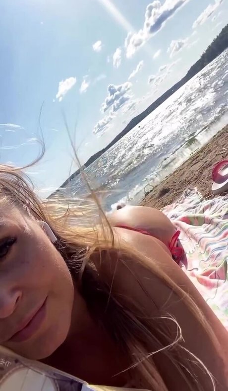 dinahnah pornographic model photo