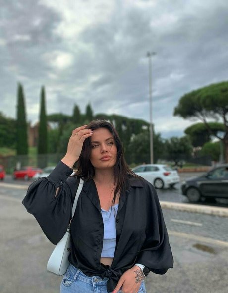 brown onlyfans xxx images