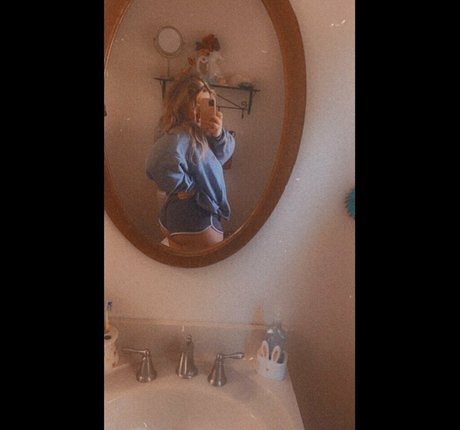 Pokebabexoxo model naked image