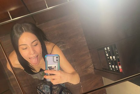 ella rey exclusive star image