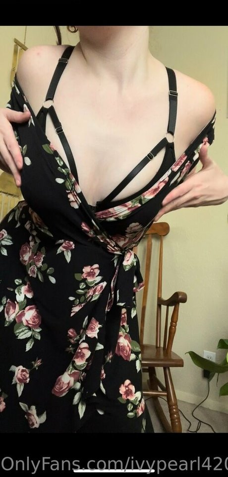 ivypearl42069 erotic model archive