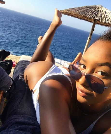 Naomi Schiff star pretty pics