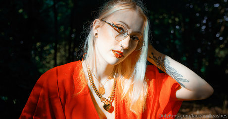 laceandleashes pretty model galleries