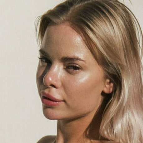 thebabytwins porn model image