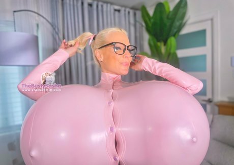 thebustysasha xxx actress photo