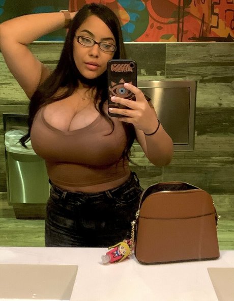 Jaki Senpai star nudes gallery