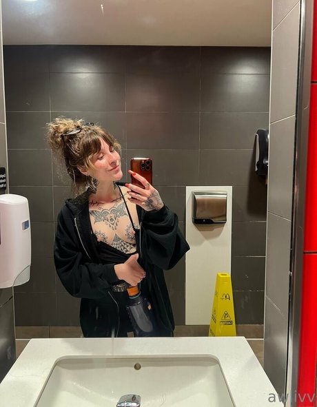 Awlivv model hot photo