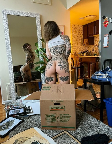 Awlivv nudes pornstar pic