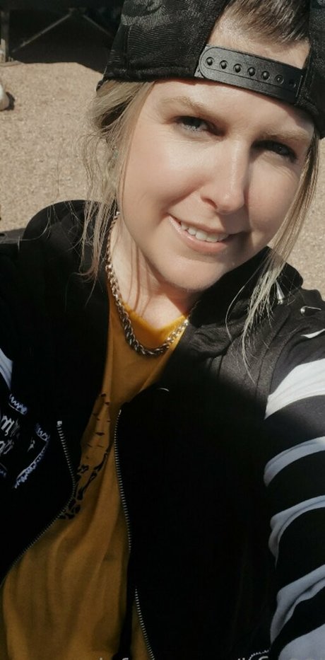 bee88i high quality pornstar pic