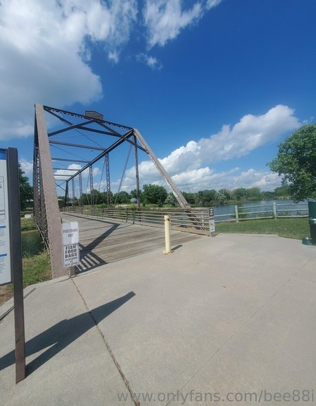 bee88i actress photos