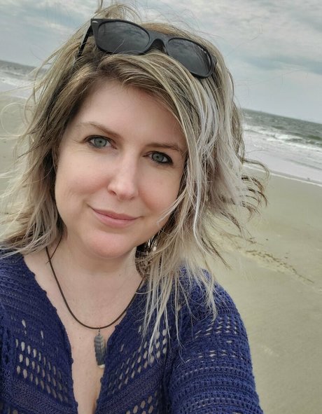 bee88i nude pornstar gallery