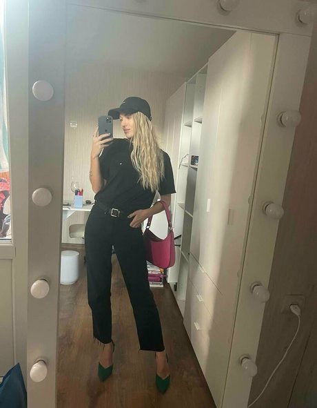 aislinxxxmodel pornographic model gallery