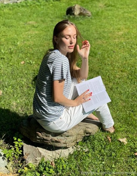 aislinxxxmodel hot pornstar pics