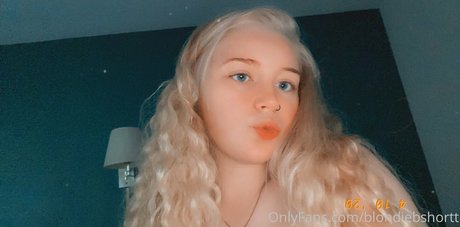 blondiebshortt adult star photo