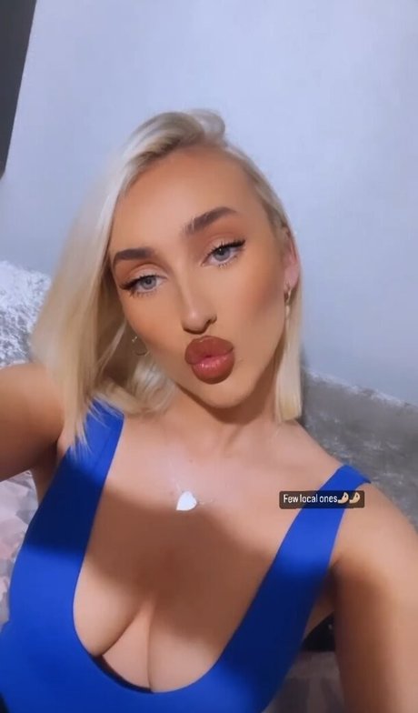 Lauren Day model naked pics