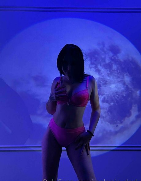 melanie dark art model photos